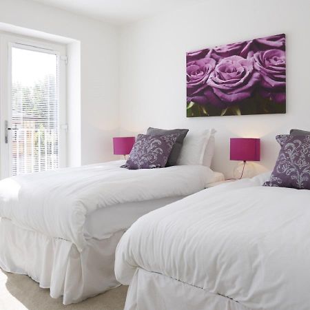 Shortstaymk Campbell Park: Serviced Houses with Sky Sports & Free Wi-Fi Milton Keynes Exterior photo