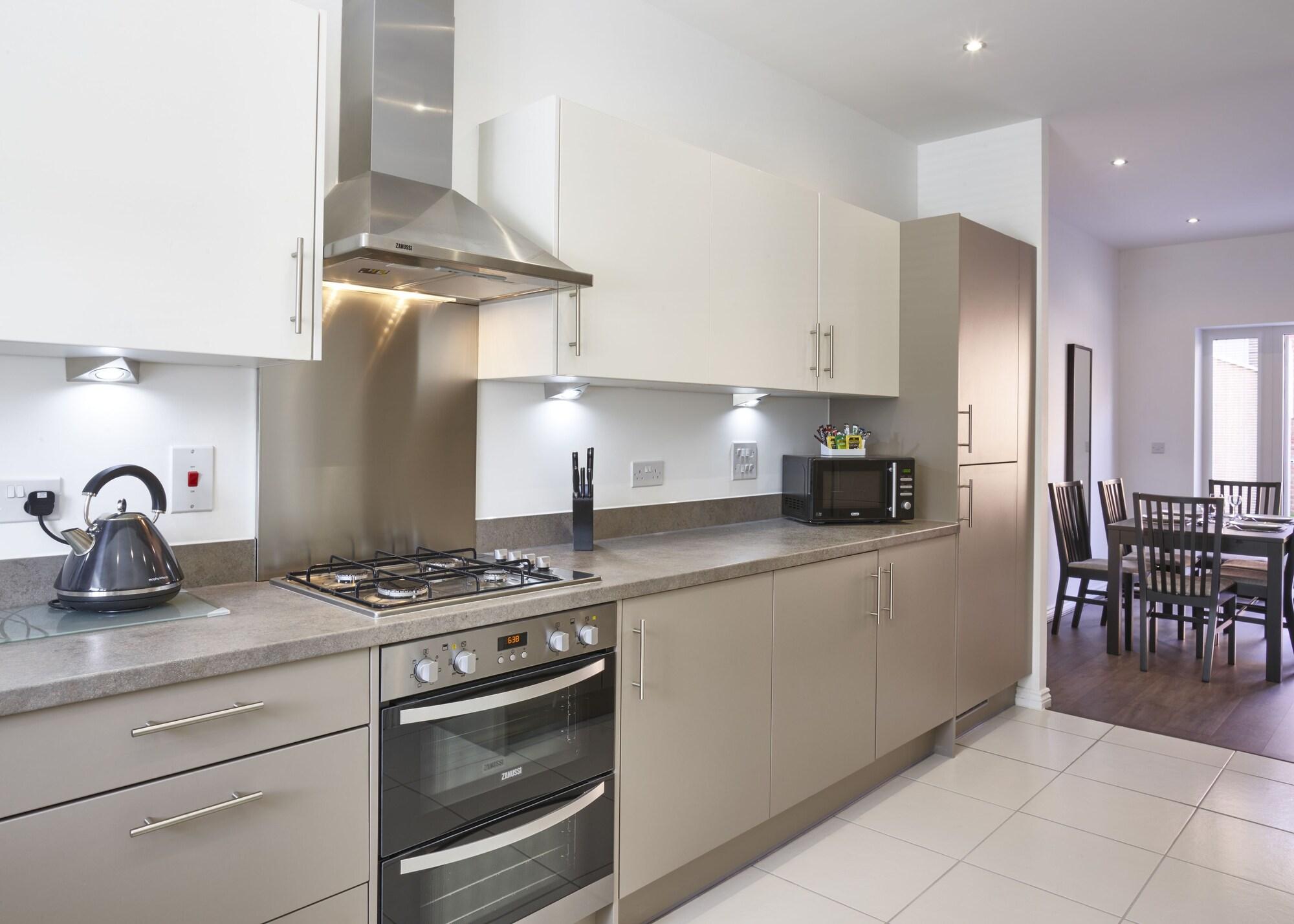 Shortstaymk Campbell Park: Serviced Houses with Sky Sports & Free Wi-Fi Milton Keynes Exterior photo