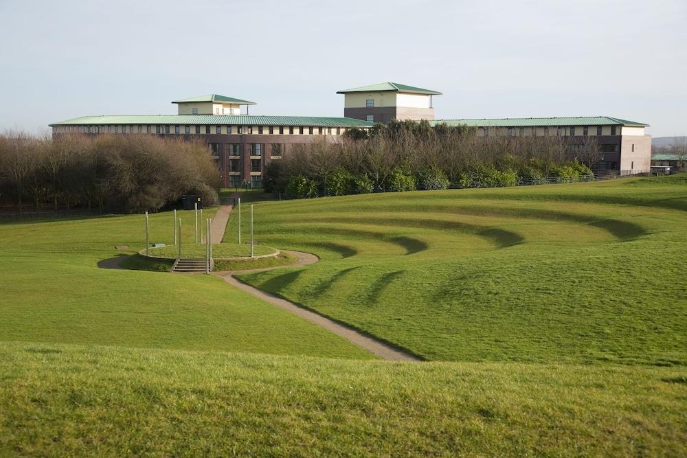 Shortstaymk Campbell Park: Serviced Houses with Sky Sports & Free Wi-Fi Milton Keynes Exterior photo