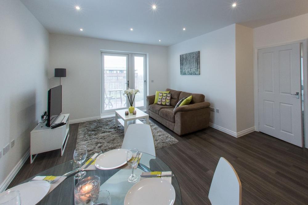 Shortstaymk Campbell Park: Serviced Houses with Sky Sports & Free Wi-Fi Milton Keynes Exterior photo